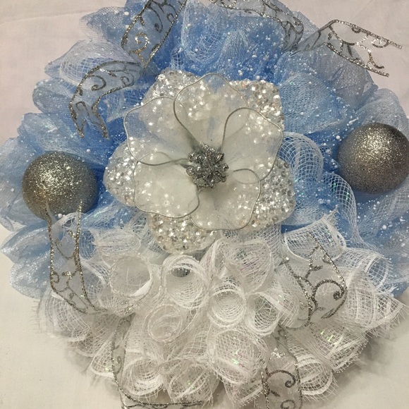 Blue and silver wreath - Picture 1 of 7